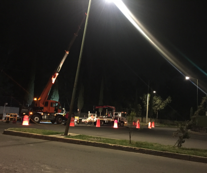 MANIOBRA EN VIA PUBLICA DELIMITANDO ZONA DE TRABAJO MANIOBRA EN VIA PUBLICA DELIMITANDO ZONA DE TRABAJO