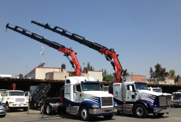 Grúa hidraudica articulada<br>Ideal para trabajar en espacios reducidos y transitar con carga desde 6.5 Tm. hasta 195 Tm. con plumas de hasta 35 metros de alcance. Grúa hidraudica articulada<br>Ideal para trabajar en espacios reducidos y transitar con carga desde 6.5 Tm. hasta 195 Tm. con plumas de hasta 35 metros de alcance.