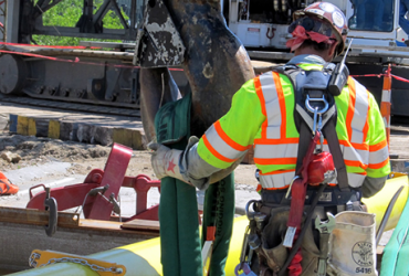 CERTIFICACI&Oacute;N DE ELEMENTOS Y HERRAMIENTAS DE IZAJE<br>Contamos con la experiencia y herramienta necesaria para realizar el diagnostico de las condiciones en los elementos de izaje, la inspecci&oacute;n se hace en sitio al igual se pueden llevar a nuestro laboratorio para someterla a diferentes pruebas para valorar su resistencia y condiciones de trabajo.
